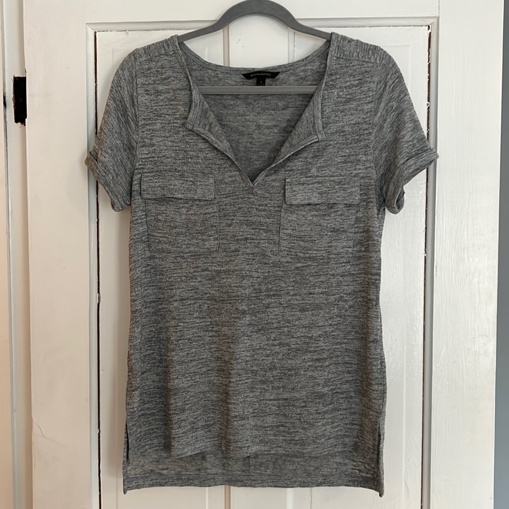 Banana Republic short sleeve top. Size Small.